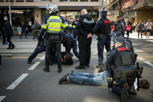 ANTI IMMIGRATION RALLY, Police make arrests as protestors clash during a far right March for Australia anti-immigration rally in Melbourne, Sunday, August 30, 2026. ( NO ARCHIVING MELBOURNE VICTORIA AUSTRALIA  Copyright: xCHRISTOPHERxHOPKINSx 20260830148028129602