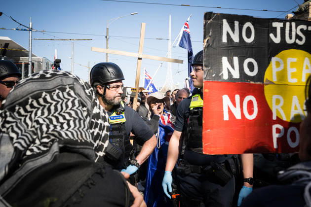 ANTI IMMIGRATION RALLY, Police seperate counter protestors during a far right March for Australia anti-immigration rally in Melbourne, Sunday, August 30, 2026. ( NO ARCHIVING MELBOURNE VICTORIA AUSTRALIA  Copyright: xCHRISTOPHERxHOPKINSx 20260830161876973772