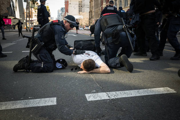 ANTI IMMIGRATION RALLY, Police make an arrest as protestors clash during a far right March for Australia anti-immigration rally in Melbourne, Sunday, August 30, 2026. ( NO ARCHIVING MELBOURNE VICTORIA AUSTRALIA  Copyright: xCHRISTOPHERxHOPKINSx 20260830114668624959