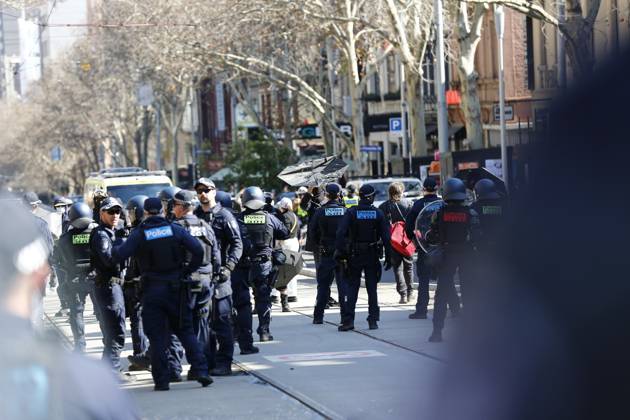 August 30, 2026, Melbourne, Victoria State, Australia: Victoria Police forcefully intervene to stop the counter-rally..Hundreds of supporters of the far-right group March for Australia marched through Melbourneâ€⠢s CBD as part of a demonstration focused on freedom of speech and political expression, while counter-protesters gathered separately to oppose the march and its political messages. March for Australia organisers called for the repeal of laws they say restrict political communication, an end to government censorship and constitutional protection for freedom of speech. Melbourne Australia - ZUMAs197 20260830_aaa_s197_033 Copyright: xYexMyoxKhantx