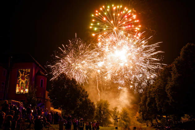 August 30, 2026, Bad Salzschlirf, Hessen, Germany: General view of the illuminated Kurpark during the annual Lichterfest (Festival of Lights) in Bad Salzschlirf. A crowd of spectators gathers to watch a spectacular fireworks display lighting up the night sky over the park. Bad Salzschlirf Germany - ZUMAp243 20260830_zsp_p243_001 Copyright: xTomaszxPodlakx