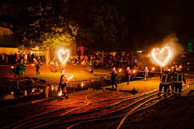 August 30, 2026, Bad Salzschlirf, Hessen, Germany: General view of the illuminated Kurpark during the annual Lichterfest (Festival of Lights) in Bad Salzschlirf. Members of the local youth fire brigade (Jugendfeuerwehr) hold a torchlight procession, marching with flaming torches along the riverbank in front of a large crowd of spectators. Bad Salzschlirf Germany  - ZUMAp243 20260830_zsp_p243_004 Copyright: xTomaszxPodlakx
