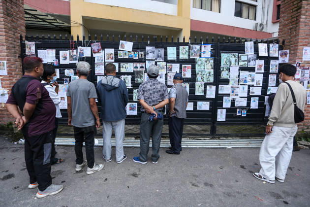 Nepal Floods - Aftermath Relatives of people missing after flash floods in Rasuwa and Nuwakot search for information at Tribhuvan University Teaching Hospital on August 30, 2026. Families examine photographs and missing-person notices, while some mourn and wait for news. The floods destroyed homes and swept debris downstream along the Trishuli River. Kathmandu Nepal Copyright: xSanjitxPariyarx originalFilename: pariyar-notitle260830_np5C6