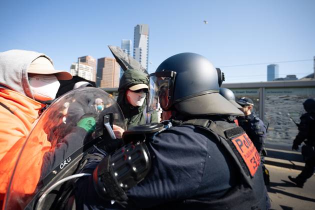 Clashes erupt during anti-immigration protest and counter-demonstration in Melbourne MELBOURNE, AUSTRALIA, AUGUST 30, 2026: Supporters of a demonstration previously promoted as March for Australia and later described by organizers as a Free Speech protest gather in Melbourne during an event led by internet personality Hugo Lennon, known online as Auspill. Clashes break out involving protesters, counter-protesters and police, prompting officers to deploy crowd-control spray and pepper-ball rounds. Melbourne Victoria Australia Copyright: x xGwendolynxDillonx xJNAxPressx