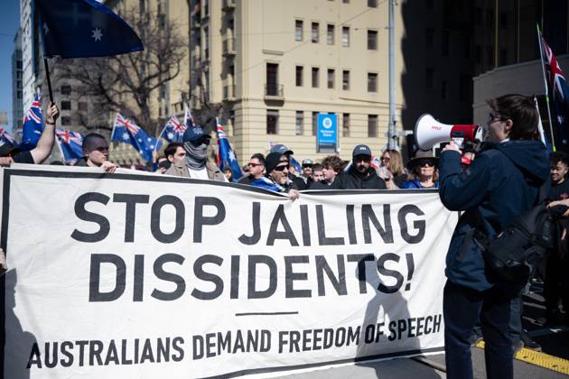 Clashes erupt during anti-immigration protest and counter-demonstration in Melbourne MELBOURNE, AUSTRALIA, AUGUST 30, 2026: Supporters of a demonstration previously promoted as March for Australia and later described by organizers as a Free Speech protest gather in Melbourne during an event led by internet personality Hugo Lennon, known online as Auspill. Clashes break out involving protesters, counter-protesters and police, prompting officers to deploy crowd-control spray and pepper-ball rounds. Melbourne Victoria Australia Copyright: x xGwendolynxDillonx xJNAxPressx