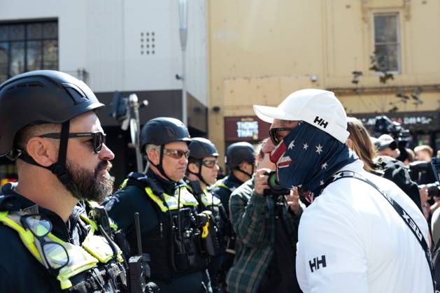 Clashes erupt during anti-immigration protest and counter-demonstration in Melbourne MELBOURNE, AUSTRALIA, AUGUST 30, 2026: Supporters of a demonstration previously promoted as March for Australia and later described by organizers as a Free Speech protest gather in Melbourne during an event led by internet personality Hugo Lennon, known online as Auspill. Clashes break out involving protesters, counter-protesters and police, prompting officers to deploy crowd-control spray and pepper-ball rounds. Melbourne Victoria Australia Copyright: x xGwendolynxDillonx xJNAxPressx