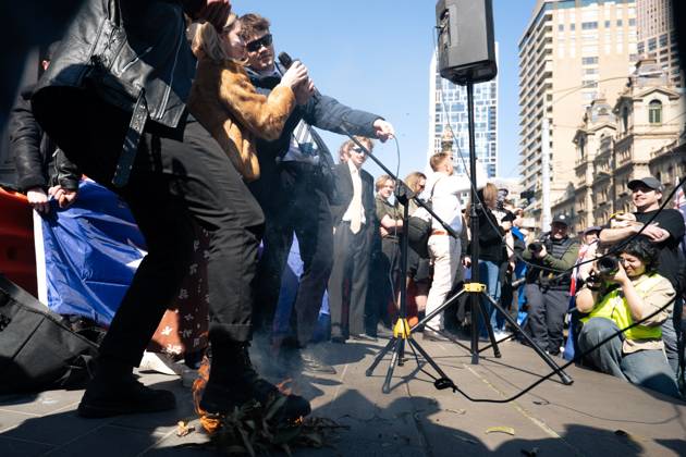 Clashes erupt during anti-immigration protest and counter-demonstration in Melbourne MELBOURNE, AUSTRALIA, AUGUST 30, 2026: Supporters of a demonstration previously promoted as March for Australia and later described by organizers as a Free Speech protest gather in Melbourne during an event led by internet personality Hugo Lennon, known online as Auspill. Clashes break out involving protesters, counter-protesters and police, prompting officers to deploy crowd-control spray and pepper-ball rounds. Melbourne Victoria Australia Copyright: x xGwendolynxDillonx xJNAxPressx