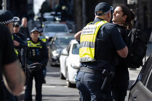 Clashes erupt during anti-immigration protest and counter-demonstration in Melbourne MELBOURNE, AUSTRALIA, AUGUST 30, 2026: Supporters of a demonstration previously promoted as March for Australia and later described by organizers as a Free Speech protest gather in Melbourne during an event led by internet personality Hugo Lennon, known online as Auspill. Clashes break out involving protesters, counter-protesters and police, prompting officers to deploy crowd-control spray and pepper-ball rounds. Melbourne Victoria Australia Copyright: x xGwendolynxDillonx xJNAxPressx