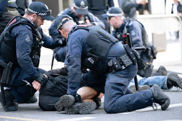 Clashes erupt during anti-immigration protest and counter-demonstration in Melbourne MELBOURNE, AUSTRALIA, AUGUST 30, 2026: Supporters of a demonstration previously promoted as March for Australia and later described by organizers as a Free Speech protest gather in Melbourne during an event led by internet personality Hugo Lennon, known online as Auspill. Clashes break out involving protesters, counter-protesters and police, prompting officers to deploy crowd-control spray and pepper-ball rounds. Melbourne Victoria Australia Copyright: x xGwendolynxDillonx xJNAxPressx
