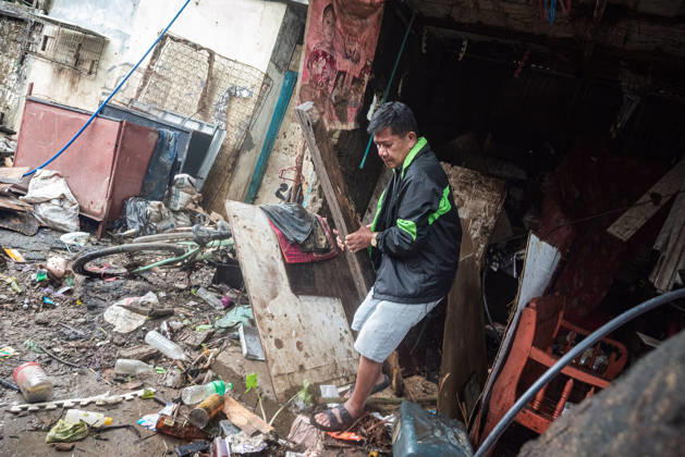 August 30, 2026, Quezon City, Quezon, Philippines: On August 29, 2026, heavy monsoon rains caused the La Mesa Dam and the Tullahan river to overflow, flooding nearby low lying areas with water that reached up to over three-storeys. Local government units and barangay volunteers aided the residents as they evacuated to the North Fairview High School where they are accommodated by volunteers and members of the Sangguniang Kabataan. Quezon City Philippines - ZUMAy102 20260830_zip_y102_003 Copyright: xKenosisxYapx