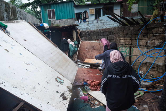 August 30, 2026, Quezon City, Quezon, Philippines: On August 29, 2026, heavy monsoon rains caused the La Mesa Dam and the Tullahan river to overflow, flooding nearby low lying areas with water that reached up to over three-storeys. Local government units and barangay volunteers aided the residents as they evacuated to the North Fairview High School where they are accommodated by volunteers and members of the Sangguniang Kabataan. Quezon City Philippines - ZUMAy102 20260830_zip_y102_004 Copyright: xKenosisxYapx