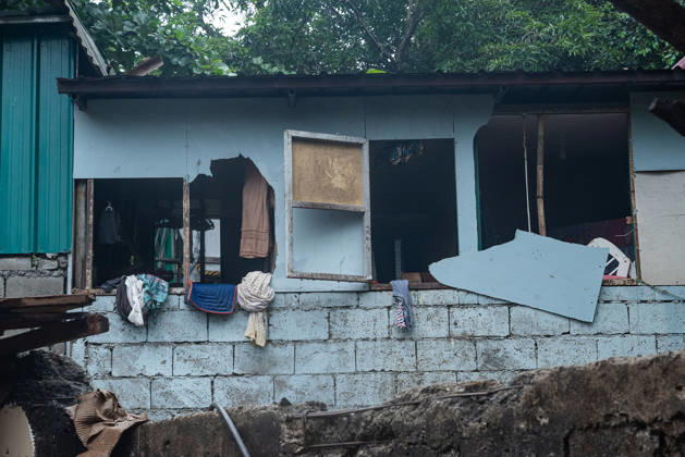 August 30, 2026, Quezon City, Quezon, Philippines: On August 29, 2026, heavy monsoon rains caused the La Mesa Dam and the Tullahan river to overflow, flooding nearby low lying areas with water that reached up to over three-storeys. Local government units and barangay volunteers aided the residents as they evacuated to the North Fairview High School where they are accommodated by volunteers and members of the Sangguniang Kabataan. Quezon City Philippines - ZUMAy102 20260830_zip_y102_008 Copyright: xKenosisxYapx