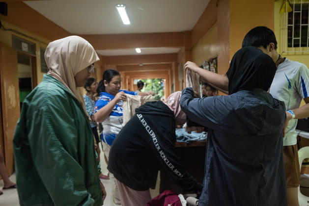 August 30, 2026, Quezon City, Quezon, Philippines: On August 29, 2026, heavy monsoon rains caused the La Mesa Dam and the Tullahan river to overflow, flooding nearby low lying areas with water that reached up to over three-storeys. Local government units and barangay volunteers aided the residents as they evacuated to the North Fairview High School where they are accommodated by volunteers and members of the Sangguniang Kabataan. Quezon City Philippines - ZUMAy102 20260830_zip_y102_018 Copyright: xKenosisxYapx