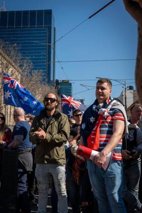 August 30, 2026, Melbourne, AU: MELBOURNE, AUSTRALIA, AUGUST 30, 2026: Supporters of March for Australia and counter-protesters take part in separate demonstrations around Flinders Street Station and Parliament in Melbourne. March for Australia participants called for the repeal of laws they say restrict freedom of speech, an end to what they describe as government censorship, and a referendum to enshrine free speech protections in the Australian Constitution. Counter-protesters gathered in opposition to the march and its platform. Melbourne AU - ZUMAq101 20260830_zna_q101_094 Copyright: xHudaxShehzadx