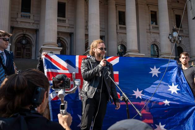 August 30, 2026, Melbourne, AU: MELBOURNE, AUSTRALIA, AUGUST 30, 2026: Supporters of March for Australia and counter-protesters take part in separate demonstrations around Flinders Street Station and Parliament in Melbourne. March for Australia participants called for the repeal of laws they say restrict freedom of speech, an end to what they describe as government censorship, and a referendum to enshrine free speech protections in the Australian Constitution. Counter-protesters gathered in opposition to the march and its platform. Melbourne AU - ZUMAq101 20260830_zna_q101_095 Copyright: xHudaxShehzadx