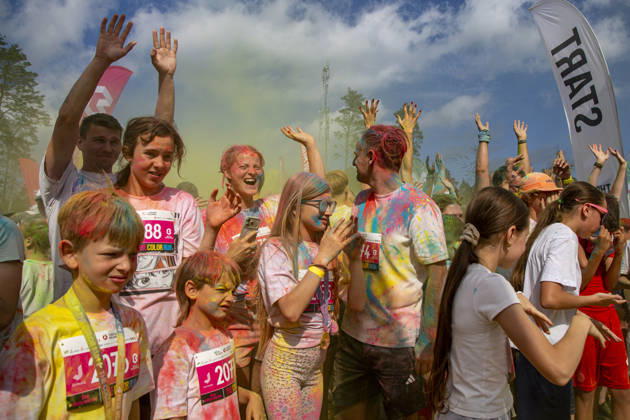 August 30, 2026, Jurmala, Latvija: People take part in the Color Run in Jurmala, Latvia, Aug. 30, 2026. The 5 km race was held in Jurmala. Jurmala Latvija - ZUMAp305 20260830_zip_p305_003 Copyright: xEdijsxPalensx