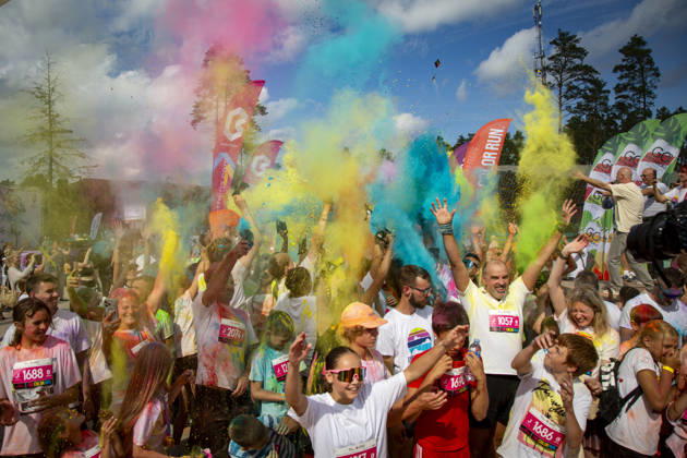 August 30, 2026, Jurmala, Latvija: People take part in the Color Run in Jurmala, Latvia, Aug. 30, 2026. The 5 km race was held in Jurmala. Jurmala Latvija  - ZUMAp305 20260830_zip_p305_004 Copyright: xEdijsxPalensx