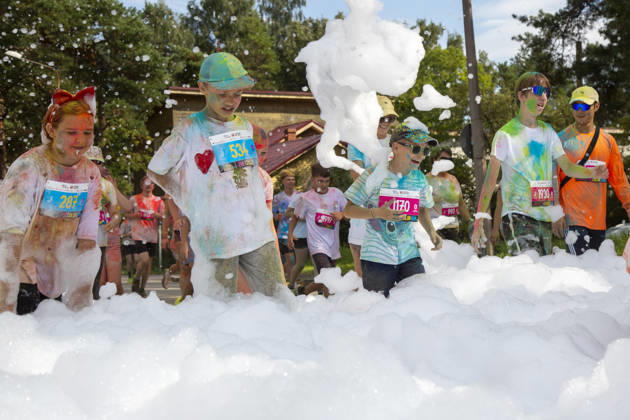 August 30, 2026, Jurmala, Latvija: People take part in the Color Run in Jurmala, Latvia, Aug. 30, 2026. The 5 km race was held in Jurmala. Jurmala Latvija - ZUMAp305 20260830_zip_p305_007 Copyright: xEdijsxPalensx