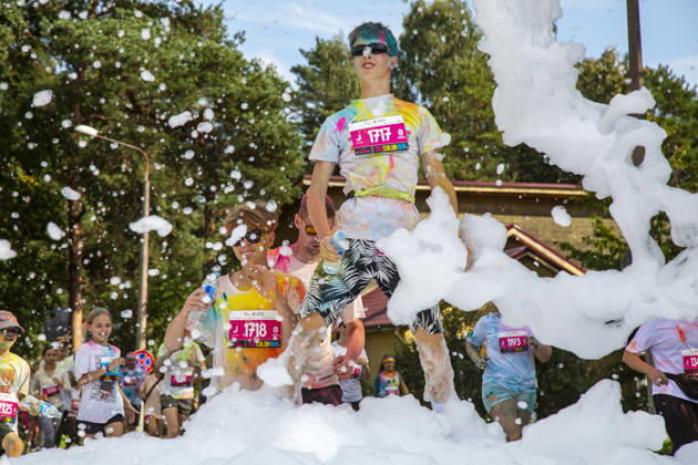 August 30, 2026, Jurmala, Latvija: People take part in the Color Run in Jurmala, Latvia, Aug. 30, 2026. The 5 km race was held in Jurmala. Jurmala Latvija - ZUMAp305 20260830_zip_p305_009 Copyright: xEdijsxPalensx