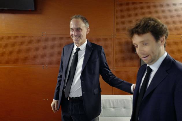 Raphael Glucksmann on Franc Jeu - Paris Raphael Glucksmann poses for pictures ahead of an interview for Franc Jeu on France 2 channel in Paris, France on August 30, 2026. Photo by Stephane Le Tellec ABACAPRESS.COM Paris France  Copyright: xLexTellecxStephane ABACAx