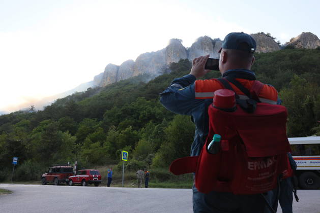 RUSSIA, REPUBLIC OF CRIMEA - AUGUST 30, 2026: Emergency service workers at the scene of a wildfire on Chishma-Kaya Rocks in the vicinity of Mangul-Kale in the Bakhchisarai District. Maxim Churusov TASS  96853711