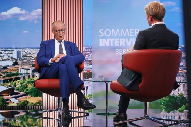 Berlin, Deutschland, 30.08.2026: ARD-Hauptstadtstudio: Sommerinterview: Bundeskanzler Friedrich Merz (CDU) und Markus Preiß beim Interview im Studio. Copyright: xdtsxNachrichtenagenturx dts_131769