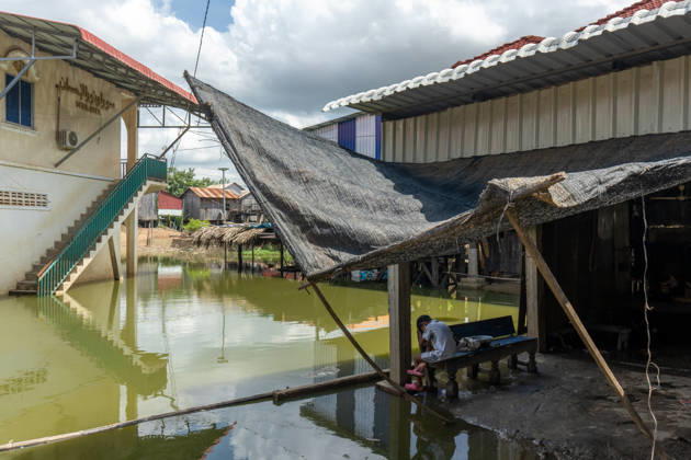 Flooded Kratie braces for another round of flooding PHUMI PREAK CHIK, CAMBODIA - AUGUST 30: Floodwaters have inundated homes, a mosque and a school in Phumi Preak Chik, Cambodia, on August 30, 2026. Children swim and play in the flooded courtyards of their homes, while some residents remain surrounded by the water. Magdalena Chodownik Anadolu Phumi Preak Chik Cambodia. Editorial use only. Please get in touch for any other usage.  Copyright: x2026xAnadoluxMagdalenaxChodownikx