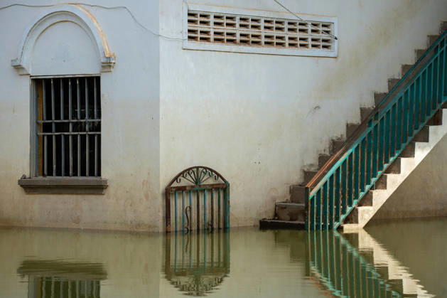 Flooded Kratie braces for another round of flooding PHUMI PREAK CHIK, CAMBODIA - AUGUST 30: Floodwaters have inundated homes, a mosque and a school in Phumi Preak Chik, Cambodia, on August 30, 2026. Children swim and play in the flooded courtyards of their homes, while some residents remain surrounded by the water. Magdalena Chodownik Anadolu Phumi Preak Chik Cambodia. Editorial use only. Please get in touch for any other usage.  Copyright: x2026xAnadoluxMagdalenaxChodownikx