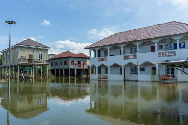 Flooded Kratie braces for another round of flooding PHUMI PREAK CHIK, CAMBODIA - AUGUST 30: Floodwaters have inundated homes, a mosque and a school in Phumi Preak Chik, Cambodia, on August 30, 2026. Children swim and play in the flooded courtyards of their homes, while some residents remain surrounded by the water. Magdalena Chodownik Anadolu Phumi Preak Chik Cambodia. Editorial use only. Please get in touch for any other usage.  Copyright: x2026xAnadoluxMagdalenaxChodownikx