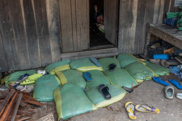 Flooded Kratie braces for another round of flooding PHUMI PREAK CHIK, CAMBODIA - AUGUST 30: Sandbags have been placed along riverbanks and around homes as residents protect their properties from the high water as water levels in the Mekong River remain elevated in Phumi Preak Chik, Kratie province, Cambodia, on August 30, 2026. Magdalena Chodownik Anadolu Phumi Preak Chik Cambodia. Editorial use only. Please get in touch for any other usage.  Copyright: x2026xAnadoluxMagdalenaxChodownikx