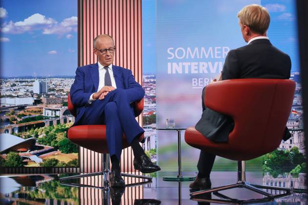 Berlin, Deutschland, 30.08.2026: ARD-Hauptstadtstudio: Sommerinterview: Bundeskanzler Friedrich Merz (CDU) und Markus Preiß beim Interview im Studio. Copyright: xdtsxNachrichtenagenturx dts_131797