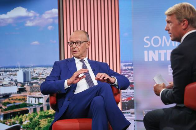 Berlin, Deutschland, 30.08.2026: ARD-Hauptstadtstudio: Sommerinterview: Bundeskanzler Friedrich Merz (CDU) und Markus Preiß beim Interview im Studio. Copyright: xdtsxNachrichtenagenturx dts_131782