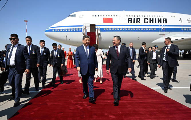 Chinese President Xi Jinping in Bishkek BISHKEK, KYRGYZSTAN - AUGUST 30: (----EDITORIAL USE ONLY - MANDATORY CREDIT - KYRGYZ PRESIDENCY HANDOUT - NO MARKETING NO ADVERTISING CAMPAIGNS - DISTRIBUTED AS A SERVICE TO CLIENTS----) Chinese President Xi Jinping and his wife Peng Liyuan are welcomed by Kyrgyz President Sadyr Japarov and First Lady Aigul Japarova upon their arrival at Manas International Airport in Bishkek, Kyrgyzstan, on August 30, 2026. President Xi arrived for an official state visit and to participate in the upcoming Shanghai Cooperation Organisation (SCO) Summit on September 1. Kyrgyz Presidency Anadolu Bishkek Kyrgyzstan. Editorial use only. Please get in touch for any other usage.  Copyright: x2026xAnadoluxKyrgyzxPresidencyx