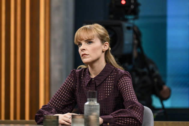 im Bild v.l.: Hanna Notte, Sicherheits- und Russland-Expertin, Direktorin des Eurasien- Programms am James Martin Center for Nonproliferation Studies (CNS), GER, Berlin, Studio, zu Gast bei - Caren Miosga, Polittalk, TV, Format, Aufzeichnung, aufgezeichnet, Das Erste, aus Adlershof - am Studio 20, Thema: Russlands hybrider Krieg - wie groß ist die Gefahr für Deutschland?, 30.08.2026, Copyright: HMBxMedia UwexKoch