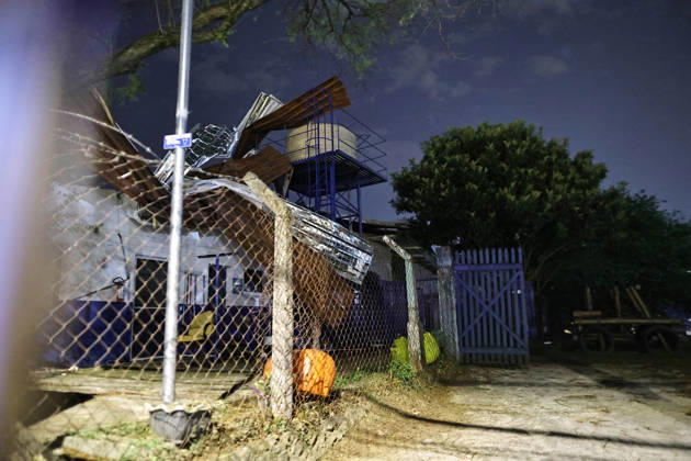 CAMPINAS, SP - 30.08.2026: TEMPORAL PROVOCA ESTRAGOS EM CAMPINAS - The storm that hit Campinas (SP) on Sunday afternoon (30) ripped the roof off the Paranapanema Health Center and the Brigida Chinaglia Costa CEI, on Rua Boaventura Lemos, in Jardim Guarani. The street was left without power and CPFL reported that it was working to restore the service. x3007589x LeandroxFerreira