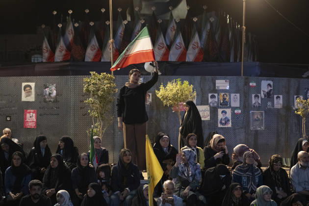 Nightly Pro-Government Rally In Tehran, Iran A young female pro-government supporter waves an Iranian national flag during a nightly rally in downtown Tehran, Iran, on August 30, 2026. U.S. forces strike two Iranian military launchers on Larak Island in the Strait of Hormuz on August 30, in the first reported U.S. attack on Iranian territory since late July. Tehran Tehran Iran  Copyright: xMortezaxNikoubazlx originalFilename: nikoubazl-nightlyp260830_npuQB.jpg