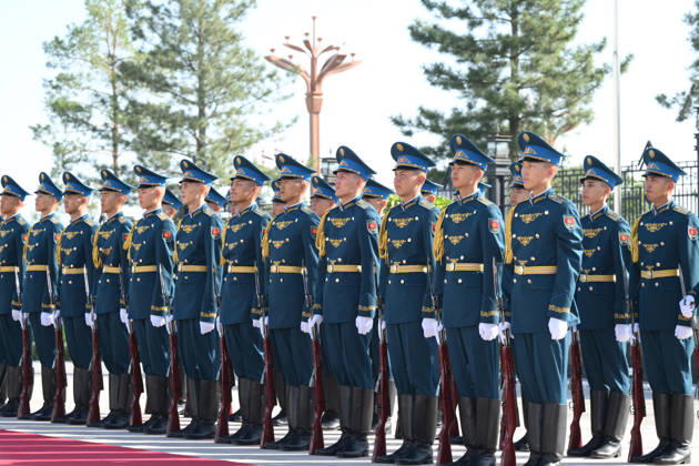 (260831) -- BISHKEK, Aug. 31, 2026 -- Chinese President Xi Jinping attends a welcome ceremony held by Kyrgyz President Sadyr Japarov in Bishkek, Kyrgyzstan, Aug. 31, 2026. ) KYRGYZSTAN-BISHKEK-CHINA-XI JINPING-WELCOME CEREMONY XiexHuanchi 