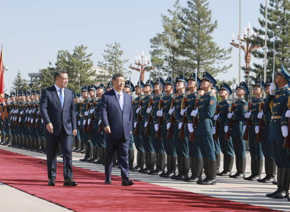 (260831) -- BISHKEK, Aug. 31, 2026 -- Chinese President Xi Jinping, accompanied by Kyrgyz President Sadyr Japarov, inspects the guard of honor during a welcome ceremony in Bishkek, Kyrgyzstan, Aug. 31, 2026. Xi held talks with Japarov here on Monday. ) KYRGYZSTAN-BISHKEK-XI JINPING-KYRGYZ PRESIDENT-TALKS WangxYe 