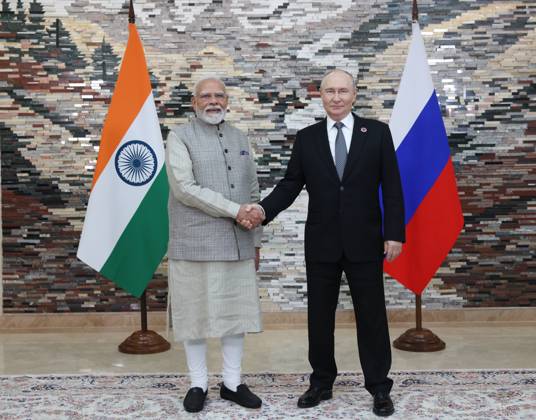Kyrgyzstan Putin SCO Summit 9231815 31.08.2026 Indian Prime Minister Narendra Modi and Russian President Vladimir Putin shake hands as they pose for photos before a meeting on the sidelines of the Shanghai Cooperation Organization (SCO) summit in Bishkek, Kyrgyzstan. Petr Kovalev Sputnik Bishkek Kyrgyzstan  Copyright: xPetrxKovalevx