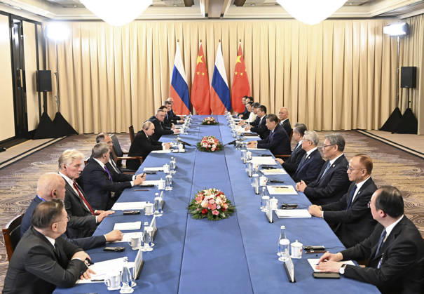 (260831) -- BISHKEK, Aug. 31, 2026 -- Chinese President Xi Jinping meets with Russian President Vladimir Putin on the sidelines of the Shanghai Cooperation Organization Summit 2026 in Bishkek, Kyrgyzstan, Aug. 31, 2026. ) KYRGYZSTAN-BISHKEK-CHINA-XI JINPING-RUSSIAN PRESIDENT-MEETING YanxYan 