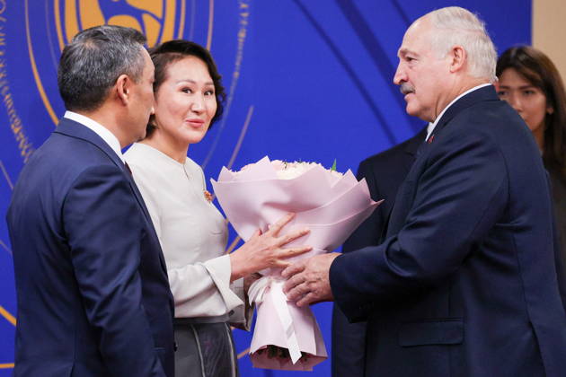 KYRGYZSTAN, BISHKEK - AUGUST 31, 2026: Sadyr Japarov, President of Kyrgyzstan, and his wife Aigul greet Alexander Lukashenko (L-R), President of Belarus, during a ceremony to open the 2026 World Nomad Games at Bishkek Arena Bishkek Kyrgyzstan  - ZUMAt113 20260831_zaa_t113_263 Copyright: xVyacheslavxProkofyevx