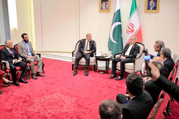 RECORD DATE NOT STATED Prime Minister of Pakistan, Muhammad Shehbaz Sharif exchanging views with Dr. Masoud Pezeshkian, President of Iran during meeting on the sidelines of the 26th SCO Council of Heads of State Conference, in Bishkek on Monday, August 31, 2026. (PPI Images). EDITORIAL USE ONLY Copyright: xx SA-ZM-310826x ppiphotos486773