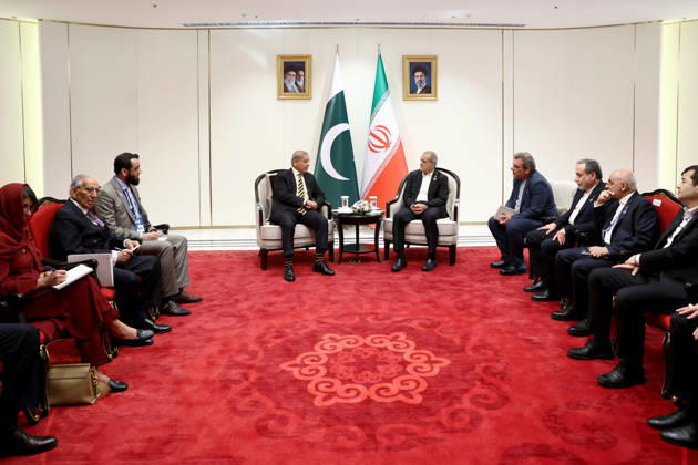 Pakistani Prime Minister Sharif - Iranian President Pezeshkian meeting in Bishkek BISHKEK, KYRGYZSTAN - AUGUST 31: (----EDITORIAL USE ONLY – MANDATORY CREDIT - IRANIAN PRESIDENCY HANDOUT - NO MARKETING NO ADVERTISING CAMPAIGNS - DISTRIBUTED AS A SERVICE TO CLIENTS----) Pakistani Prime Minister Shehbaz Sharif (C-L) meets with Iranian President Masoud Pezeshkian (C-R) as he attends the Shanghai Cooperation Organisation (SCO) Summit, in Bishkek, Kyrgyzstan, on August 31, 2026. Iranian Presidency Handout Anadolu Bishkek Kyrgyzstan. Editorial use only. Please get in touch for any other usage.  Copyright: x2026xAnadoluxIranianxPresidencyx xHandoutx