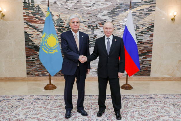 KYRGYZSTAN, BISHKEK - AUGUST 31, 2026: Kassym-Jomart Tokayev (L), President of Kazakhstan, and his counterpart Vladimir Putin of Russia shake hands during a meeting on the sidelines of the 2026 SCO Summit, at the Ala Archa State Residence Bishkek Kyrgyzstan  - ZUMAt113 20260831_zaa_t113_423 Copyright: xVyacheslavxProkofyevx