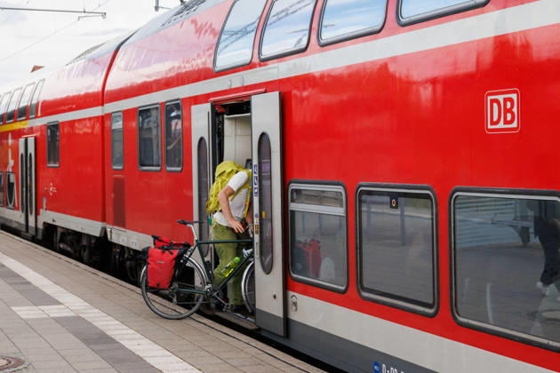 31.08.2026 - Bahnhof Pasewalk - Ein Regionalexpress der Linie RE3 - RE30 fährt ein Pasewalk Mecklenburg-Vorpommern Deutschland