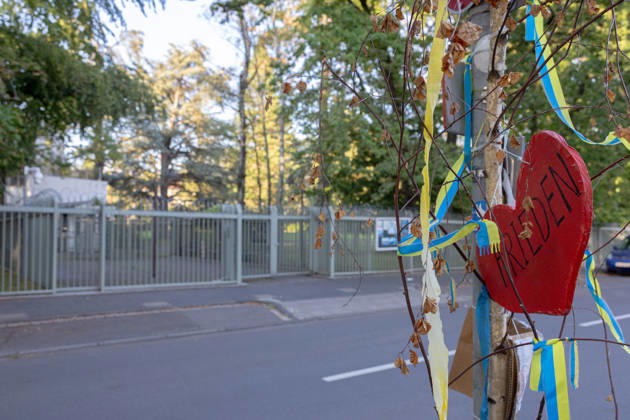 Generalkonsulat der Russischen Föderation in Bonn-Bad Godesberg - 29.08.26 Außenansicht des Generalkonsulats der Russischen Föderation in Bonn-Bad Godesberg (Symbolbild). Die Bundesregierung kündigte am 1. September 2026 die Schließung zum 18. September an als Reaktion auf eine mit Sprengstoff präparierte Drohne am Flughafen Leipzig Halle am 4. August. Bundesaußenminister Johann WADEPHUL (CDU) bestellte daraufhin den russischen Botschafter ein. Bonn Bad Godesberg Nordrhein-Westfalen Deutschland Copyright: xMarcxJohnx