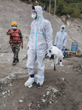 Security personnel carry the body of an unidentified flood victim for mass burial at Gokarna Forest Reserve in Kathmandu on Tuesday, September 1, 2026. The death toll has surpassed 1,000, with dozens feared trapped inside tunnels of hydroelectric power stations. photo by Nepalese Army  NEP2026090116 NepalesexArmy