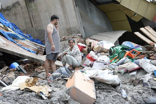 NUWAKOT, NEPAL - SEPTEMBER 01: Residents clear items from the rubble of their homes on September 1, 2026 in Nuwakot, Nepal. Areas of Nepal are still out of the reach of rescue teams, according to the UN, while the death toll from the disaster now exceeds 1,000.  Copyright: xChinaxNewsxServicex 111663555405