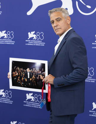 83rd Venice International Film Festival VENICE, ITALY - SEPTEMBER 02: George Clooney receives Photographers Award as he attends the Golden Lion For Lifetime Achievement Photocall during the 83rd Venice International Film Festival at Palazzo del Casino on September 02, 2026 in Venice, Italy. Primo Barol Anadolu Venice Italy. Editorial use only. Please get in touch for any other usage. Copyright: x2026xAnadoluxPrimoxBarolx