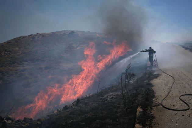 Wildfire near Karystos on Greece s Evia Island EVIA, GREECE - SEPTEMBER 2: Firefighters battle a wildfire burning near Karystos on the island of Evia, Greece, on September 2, 2026 Costas Baltas Anadolu Evia Greece. Editorial use only. Please get in touch for any other usage.  Copyright: x2026xAnadoluxCostasxBaltasx